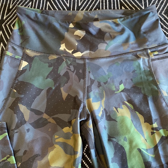 Old Navy Active Leggings - Picture 2 of 7